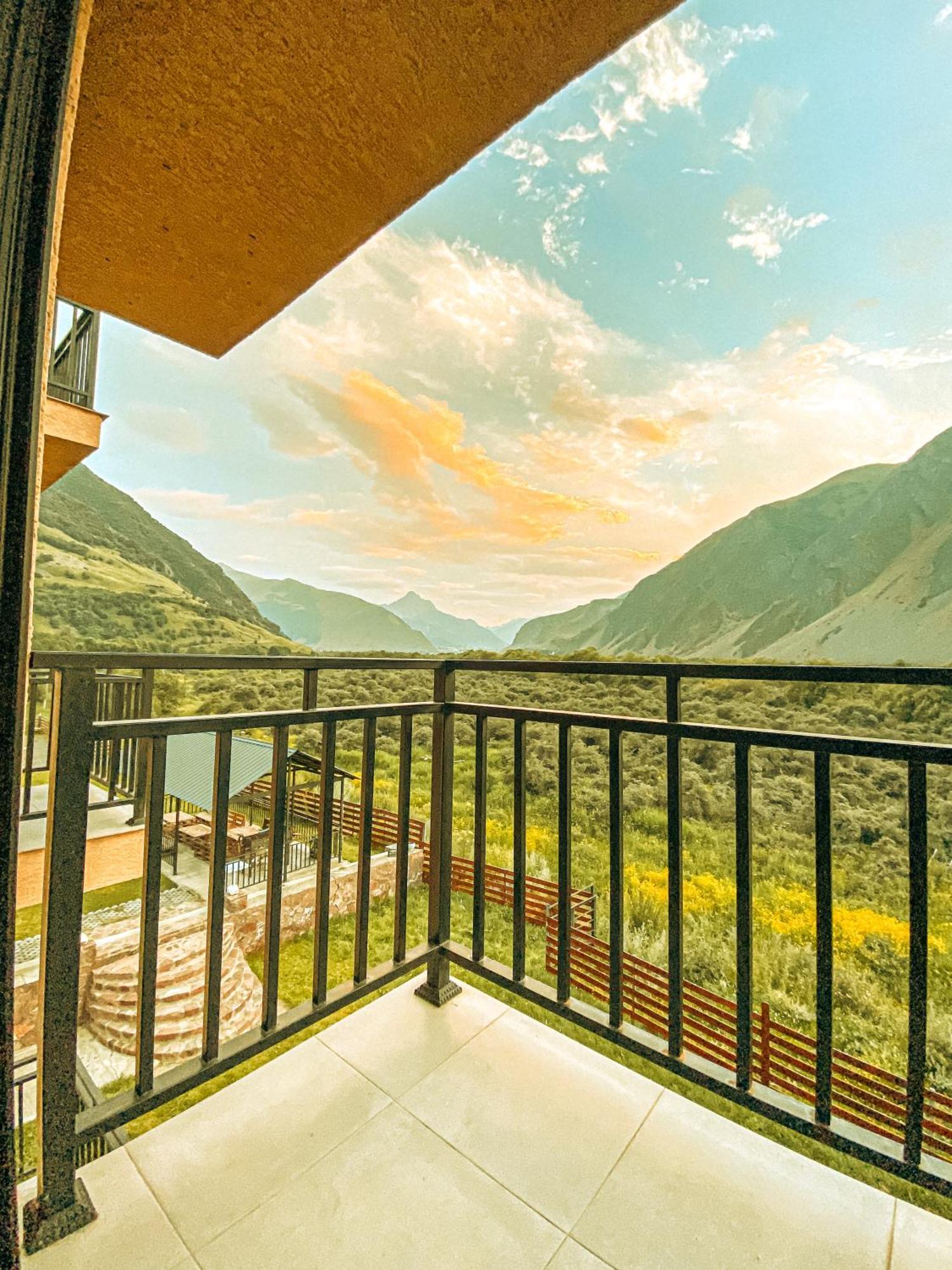 Hotel Gold Kazbegi Екстер'єр фото