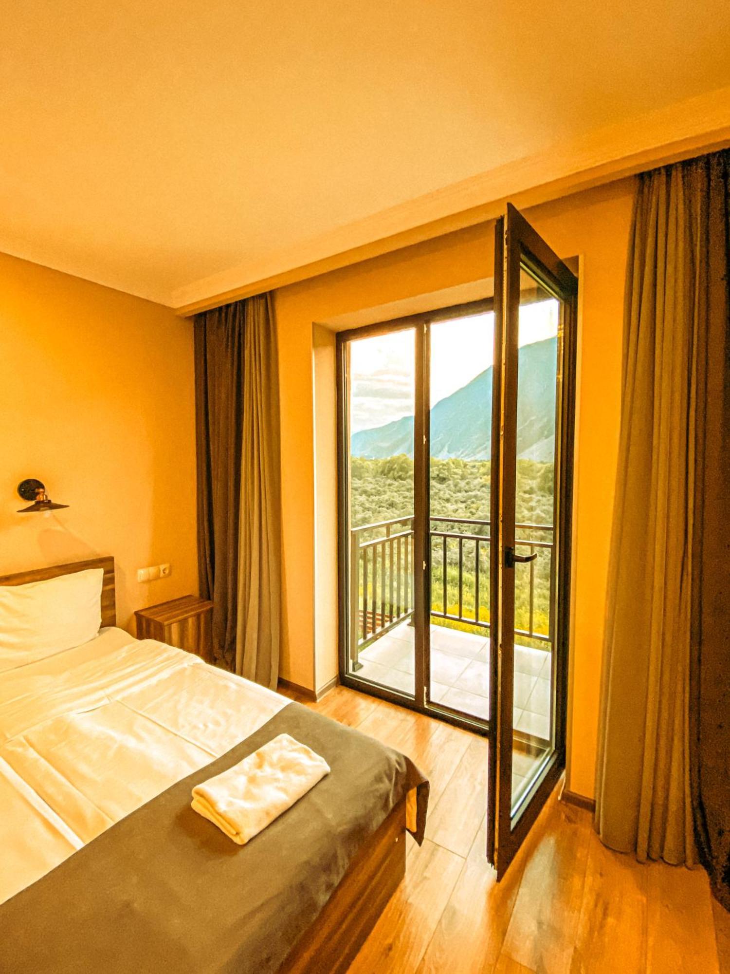 Hotel Gold Kazbegi Екстер'єр фото